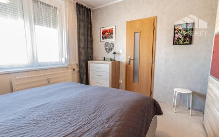 Na predaj 3-izbový byt po čiastočnej rekonštrukcii, s balkónom, komorou a pivnicou, Šaľa - Veča