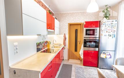 Na predaj 3-izbový byt po čiastočnej rekonštrukcii, s balkónom, komorou a pivnicou, Šaľa - Veča