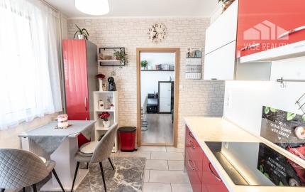 Na predaj 3-izbový byt po čiastočnej rekonštrukcii, s balkónom, komorou a pivnicou, Šaľa - Veča