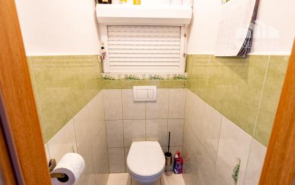 Na predaj 3-izbový byt po čiastočnej rekonštrukcii, s balkónom, komorou a pivnicou, Šaľa - Veča