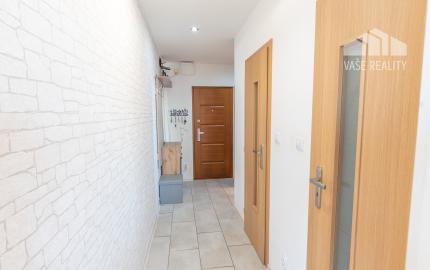 Na predaj 3-izbový byt po čiastočnej rekonštrukcii, s balkónom, komorou a pivnicou, Šaľa - Veča