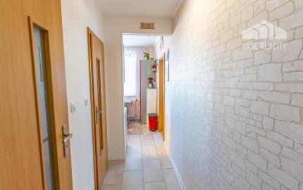 Na predaj 3-izbový byt po čiastočnej rekonštrukcii, s balkónom, komorou a pivnicou, Šaľa - Veča