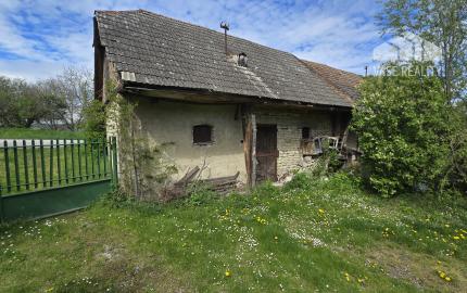 Prašník – Grnča | Malebná chalupa so stodolou a pozemkom 1 616 m²