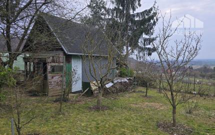 Pozemok s chatkou a nádherným výhľadom v Sokolovciach | 645 m² | elektrina | pokoj a príroda