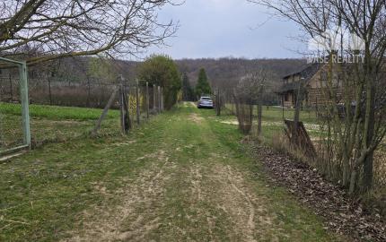Pozemok s chatkou a nádherným výhľadom v Sokolovciach | 645 m² | elektrina | pokoj a príroda
