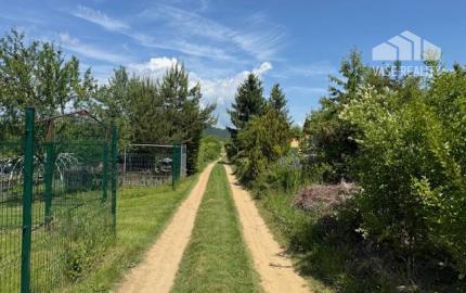 Záhrada 407 m2 s podpivničenou základovou doskou, Soblahov