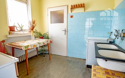 Na predaj 2,5 izbový byt s veľkou terasou 56 m² + 43 m², Krížna ul., Staré Mesto, kúpou voľný