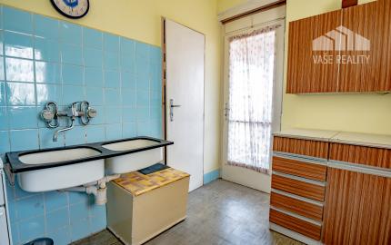 Na predaj 2,5 izbový byt s veľkou terasou 56 m² + 43 m², Krížna ul., Staré Mesto, kúpou voľný