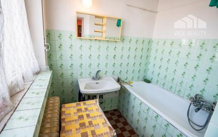 Na predaj 2,5 izbový byt s veľkou terasou 56 m² + 43 m², Krížna ul., Staré Mesto, kúpou voľný