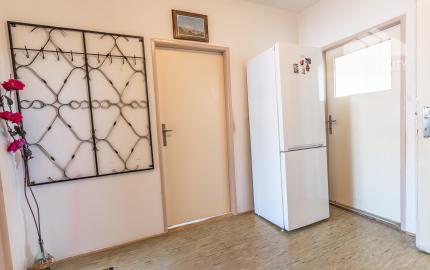 Na predaj 2,5 izbový byt s veľkou terasou 56 m² + 43 m², Krížna ul., Staré Mesto, kúpou voľný