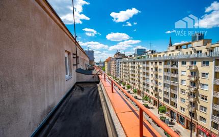 Na predaj 2,5 izbový byt s veľkou terasou 56 m² + 43 m², Krížna ul., Staré Mesto, kúpou voľný