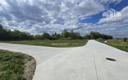 STAVEBNÝ POZEMOK 561 M² BOROVCE *VIDEO* /ELEKTRINA, VODA, KANALIZÁCIA/