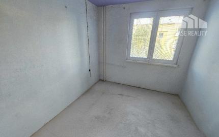 3 izbový byt Bánovce nad Bebravou/ CENTRUM/ LOGGIA / PIVNICA