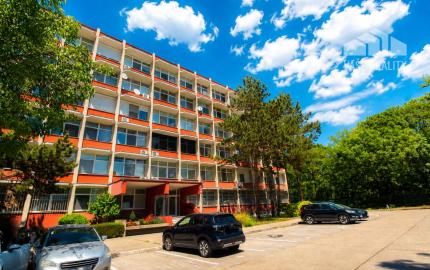 Na predaj elegantný a moderný 2-izbový byt po kompletnej rekonštrukcii + parkovacie státie, Vlčie Hrdlo, Ružinov