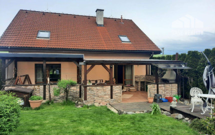 6 izbový rodinný dom v obci Mikušovce  , pozemok 1048 m2