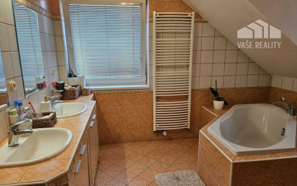 6 izbový rodinný dom v obci Mikušovce  , pozemok 1048 m2
