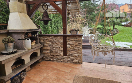 6 izbový rodinný dom v obci Mikušovce  , pozemok 1048 m2