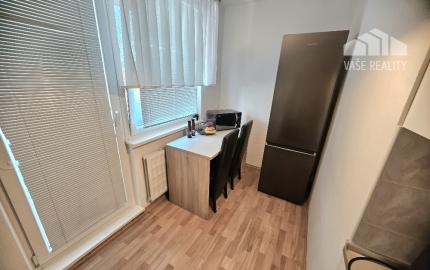 1 izbový byt Bánovce nad Bebravou-CENTRUM-STRED/BALKÓN/ 44m2
