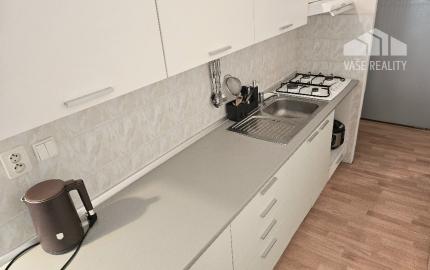 1 izbový byt Bánovce nad Bebravou-CENTRUM-STRED/BALKÓN/ 44m2
