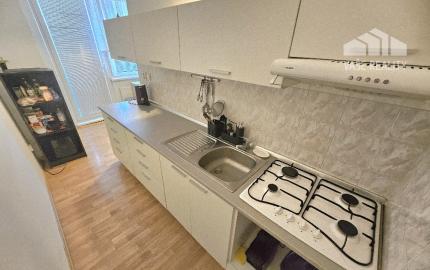 1 izbový byt Bánovce nad Bebravou-CENTRUM-STRED/BALKÓN/ 44m2