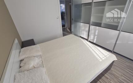 Stačí si priniesť osobné veci – komplet zariadený dizajnový 3-izbový byt | Tehelná, Trnava
