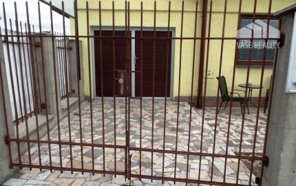 Na prenájom administratívna budova 160 m2 s garážou - Nové Mesto nad Váhom