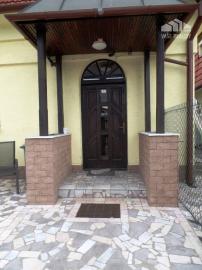 Na prenájom administratívna budova 160 m2 s garážou - Nové Mesto nad Váhom
