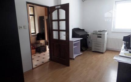Na prenájom administratívna budova 160 m2 s garážou - Nové Mesto nad Váhom