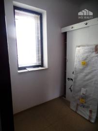 Na prenájom administratívna budova 160 m2 s garážou - Nové Mesto nad Váhom