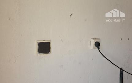 NA PREDAJ MUROVANÁ GARÁŽ 18 m² VO ZVOLENE – ELEKTRINA, VLASTNÝ POZEMOK, VÝBORNÁ LOKALITA