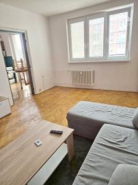 Prenájom 1-izbového bytu 42m2, A. Hlinku Piešťany