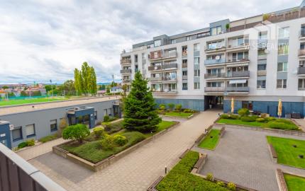 --- REZERVOVANÉ ---NA PREDAJ  Luxusný 2-izbový byt s garážou, Hrachová