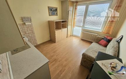 Prenájom 1 izbový byt / CENTRUM/ 42 m2/ BALKÓN/ PIVNICA