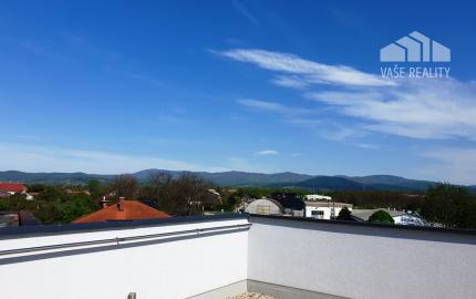 Na prenájom moderný kompletne zariadený 2-izbový byt s veľkou terasou - Nové Mesto n/V