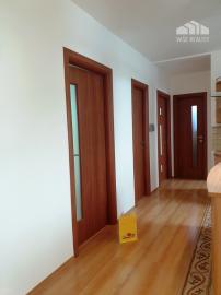 Na prenájom moderný kompletne zariadený 2-izbový byt s veľkou terasou - Nové Mesto n/V