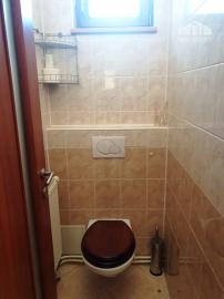 Na prenájom moderný kompletne zariadený 2-izbový byt s veľkou terasou - Nové Mesto n/V