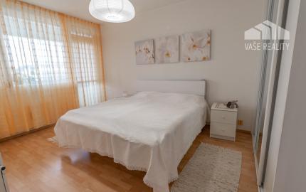 Na prenájom priestranný 3-izbový byt s lodžiou, 101 m², nádherný výhľad na Bratislavu,Zadunajská cesta, Petržalka, od 10/2026