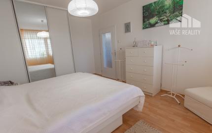 Na prenájom priestranný 3-izbový byt s lodžiou, 101 m², nádherný výhľad na Bratislavu,Zadunajská cesta, Petržalka, od 10/2026