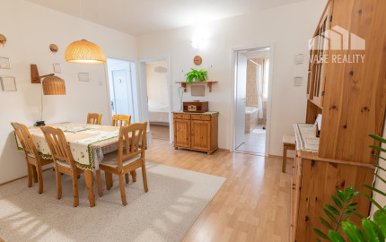 Na prenájom priestranný 3-izbový byt s lodžiou, 101 m², nádherný výhľad na Bratislavu,Zadunajská cesta, Petržalka, od 10/2026