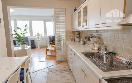 Na prenájom priestranný 3-izbový byt s lodžiou, 101 m², nádherný výhľad na Bratislavu,Zadunajská cesta, Petržalka, od 10/2026