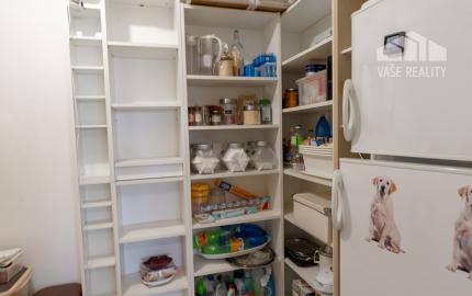Na prenájom priestranný 3-izbový byt s lodžiou, 101 m², nádherný výhľad na Bratislavu,Zadunajská cesta, Petržalka, od 10/2026