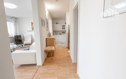Na prenájom priestranný 3-izbový byt s lodžiou, 101 m², nádherný výhľad na Bratislavu,Zadunajská cesta, Petržalka, od 10/2026