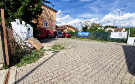 ** EXKLUZÍVNE ** Na predaj stavebný pozemok o výmere 678 m2 - ul. Piešťanská - Nové Mesto n/V