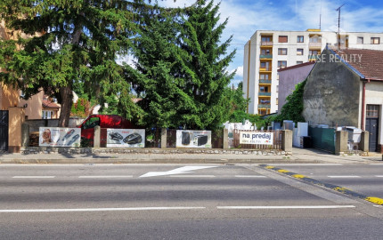 ** EXKLUZÍVNE ** Na predaj stavebný pozemok o výmere 678 m2 - ul. Piešťanská - Nové Mesto n/V