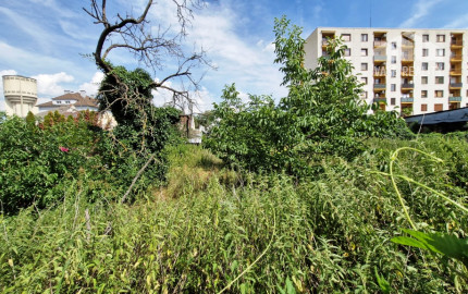 ** EXKLUZÍVNE ** Na predaj stavebný pozemok o výmere 678 m2 - ul. Piešťanská - Nové Mesto n/V