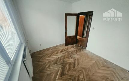 2,5 izbový byt Bánovce nad Bebravou/CENTRUM-STRED/PLASTOVÉ OKNÁ