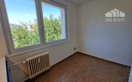 ** EXKLUZÍVNE ** Na predaj 3-izbový byt s balkónom po rozsiahlej modernej rekonštrukcií - ul Dukelská, Nové Mesto n/V