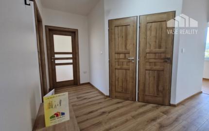 ** EXKLUZÍVNE ** Na predaj 3-izbový byt s balkónom po rozsiahlej modernej rekonštrukcií - ul Dukelská, Nové Mesto n/V