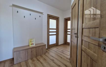 ** EXKLUZÍVNE ** Na predaj 3-izbový byt s balkónom po rozsiahlej modernej rekonštrukcií - ul Dukelská, Nové Mesto n/V