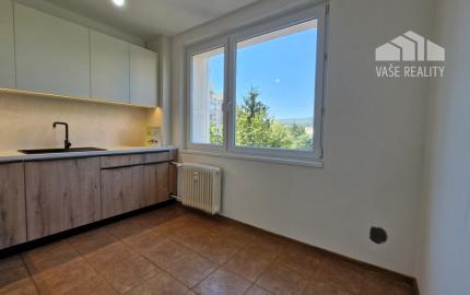 ** EXKLUZÍVNE ** Na predaj 3-izbový byt s balkónom po rozsiahlej modernej rekonštrukcií - ul Dukelská, Nové Mesto n/V
